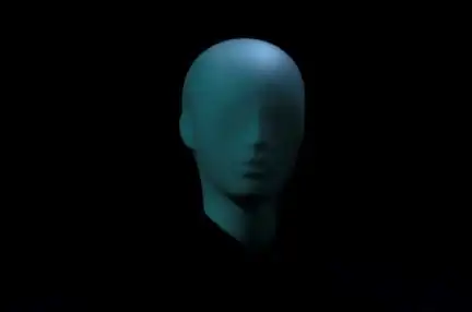 Faceless mannequin