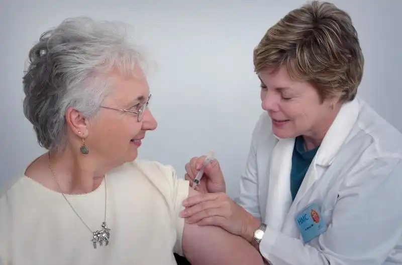 Doctor injecting patient