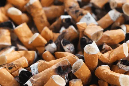 Large pile of cigarettebutts